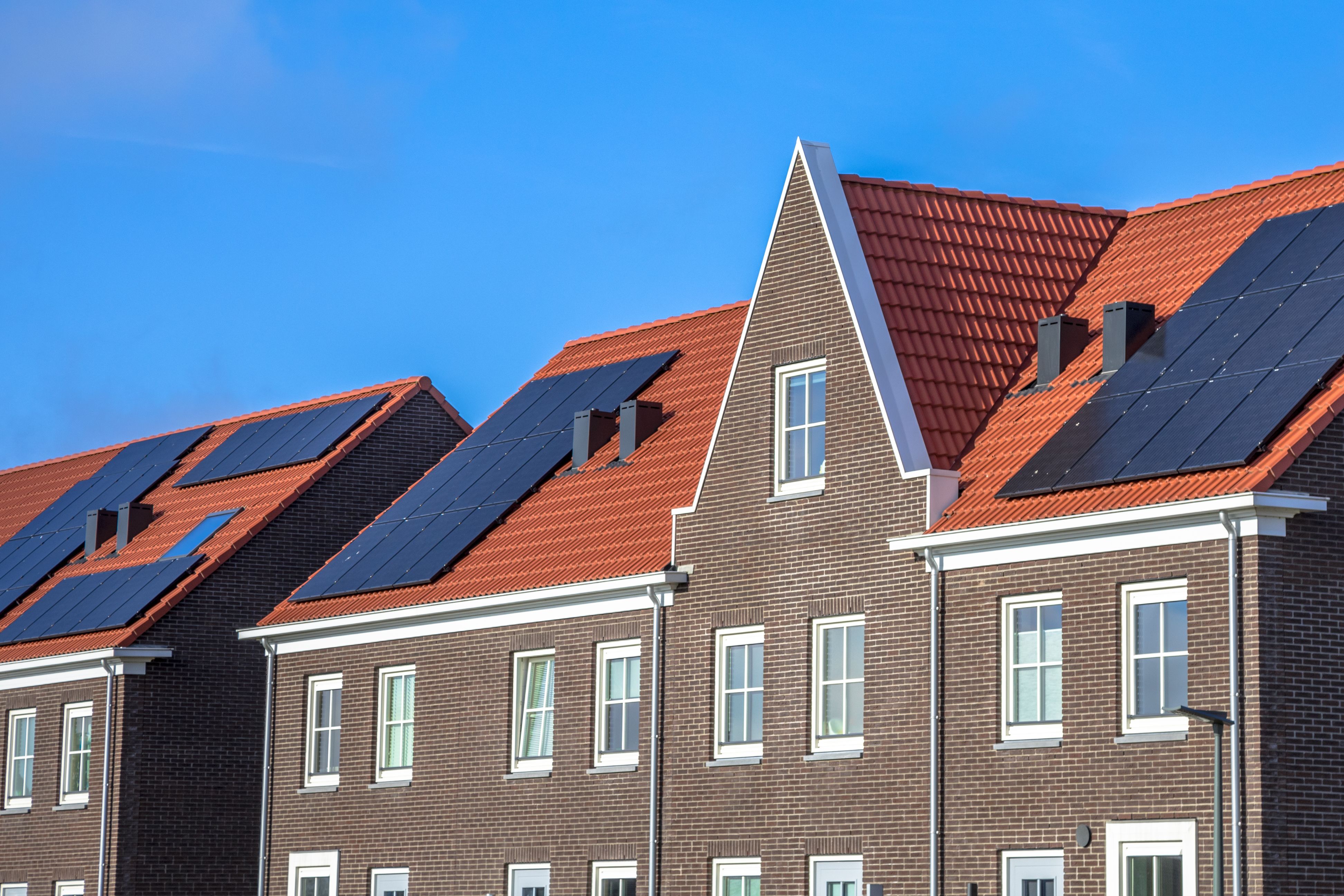 Rijtjeshuizen met zonnepanelen